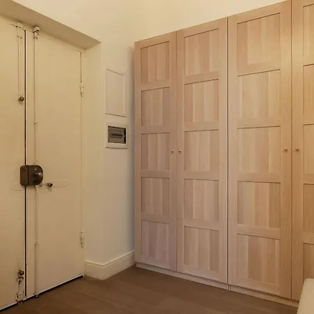 Fontanella Borghese 35 - Fromhometorome Рим